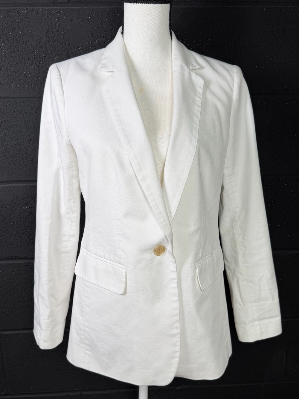 Elevated LOFT White Single-Button Women's Blazer - Crisp and Perfect !   Size 6